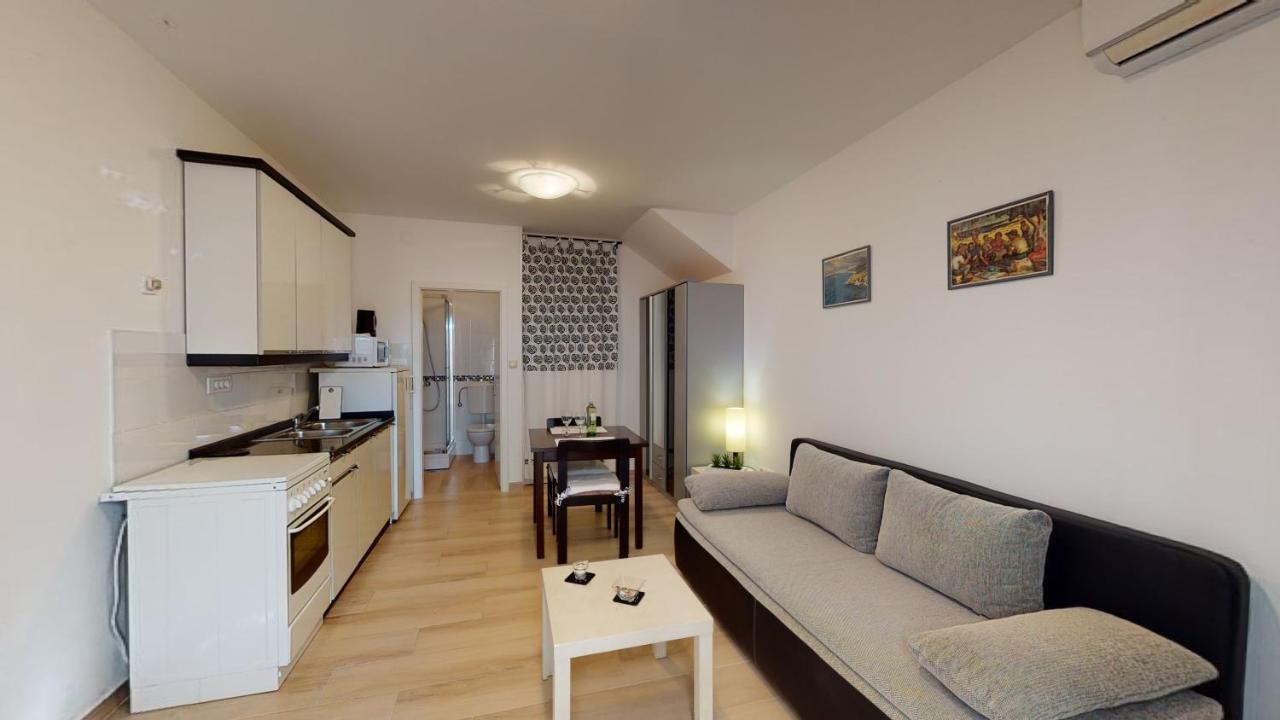 Mirella Apartment *