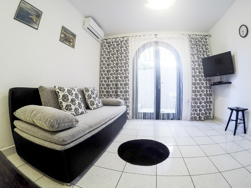 Apartment Mirella *